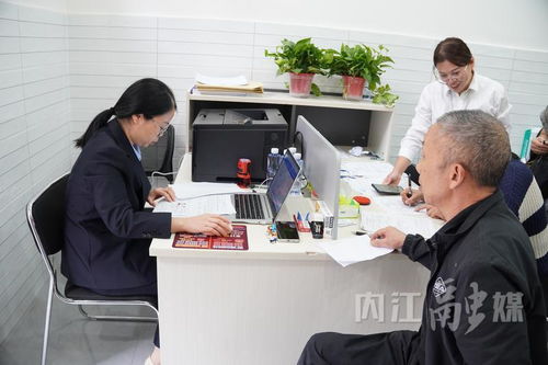 內江市市中區行政審批局 流動服務點打通證照辦理“最后一公里”，貼心代辦服務暖民心